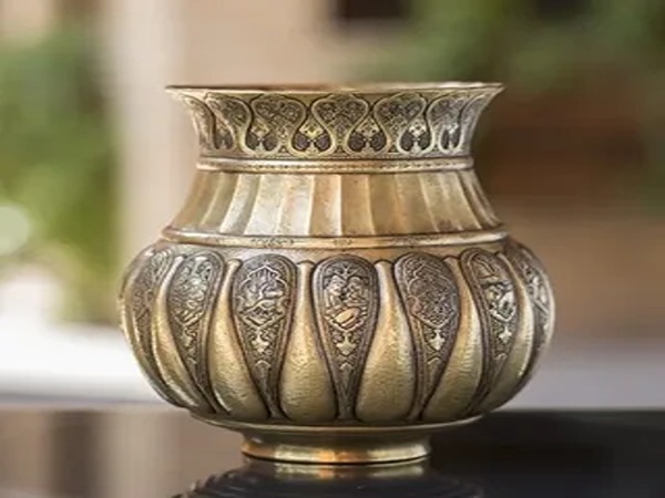 تصویر 4 از قیمت خرید گلدان سفالی لب طلایی + فروش ویژه